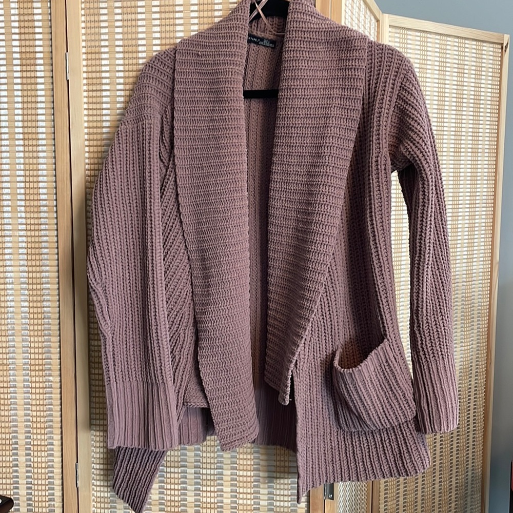 Lovely mauve knit sweater, very comfy and perfect for fall!